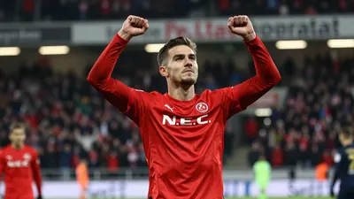 N.E.C. Nijmegen speelde een 1-1 gelijkspel tegen FK Bodø/Glimt in de UEFA Champions League, ondanks een rode kaart voor...