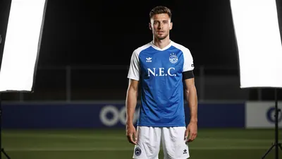 N.E.C. Nijmegen moet een spelerslijst indienen voor de voorronde van de Champions League. Het team van Dick Schreuder...