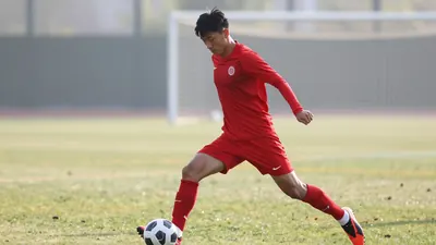 N.E.C. Nijmegen heeft de ervaren verdediger Mitchel Bakker transfervrij aangetrokken op een contract voor één seizoen met...