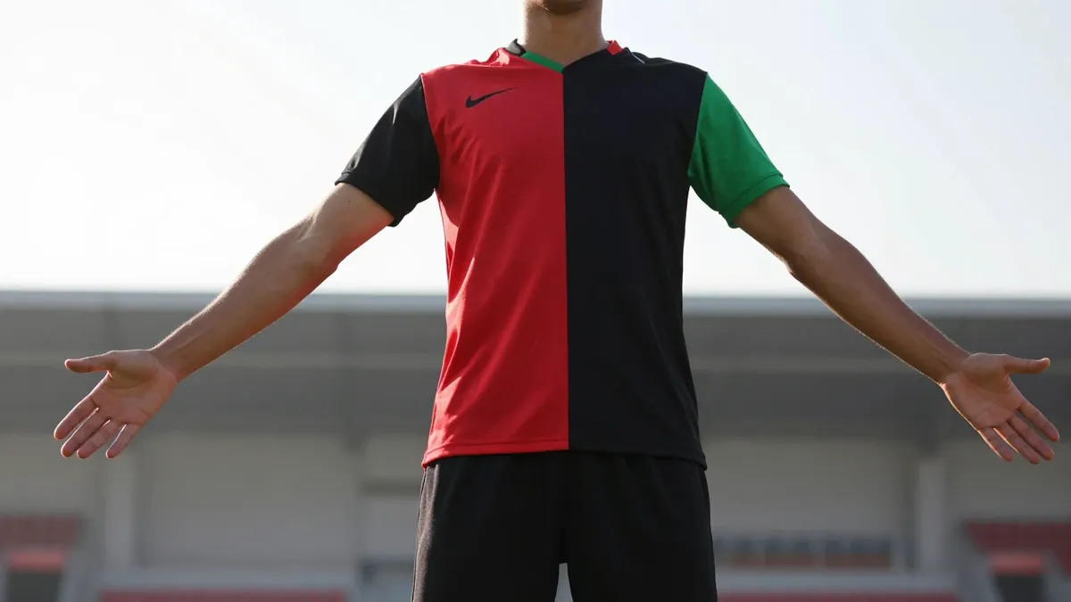 Het klassieke rood-zwart-groene Balkenshirt werd in 2016 opnieuw het thuis tenue van NEC Nijmegen na een referendum onder...