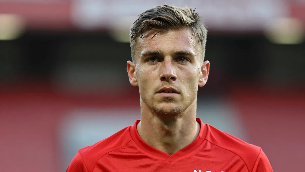 De selectie van N.E.C. Nijmegen voor de groepsfase van de UEFA Europa League 2026-27 is gepubliceerd, met een mix van...